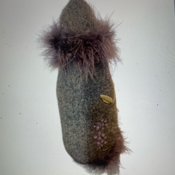 Felt Cat Decor with Fluffy Tail & Embroidered Flowers Weighted Base NWT - Picture 2 of 9